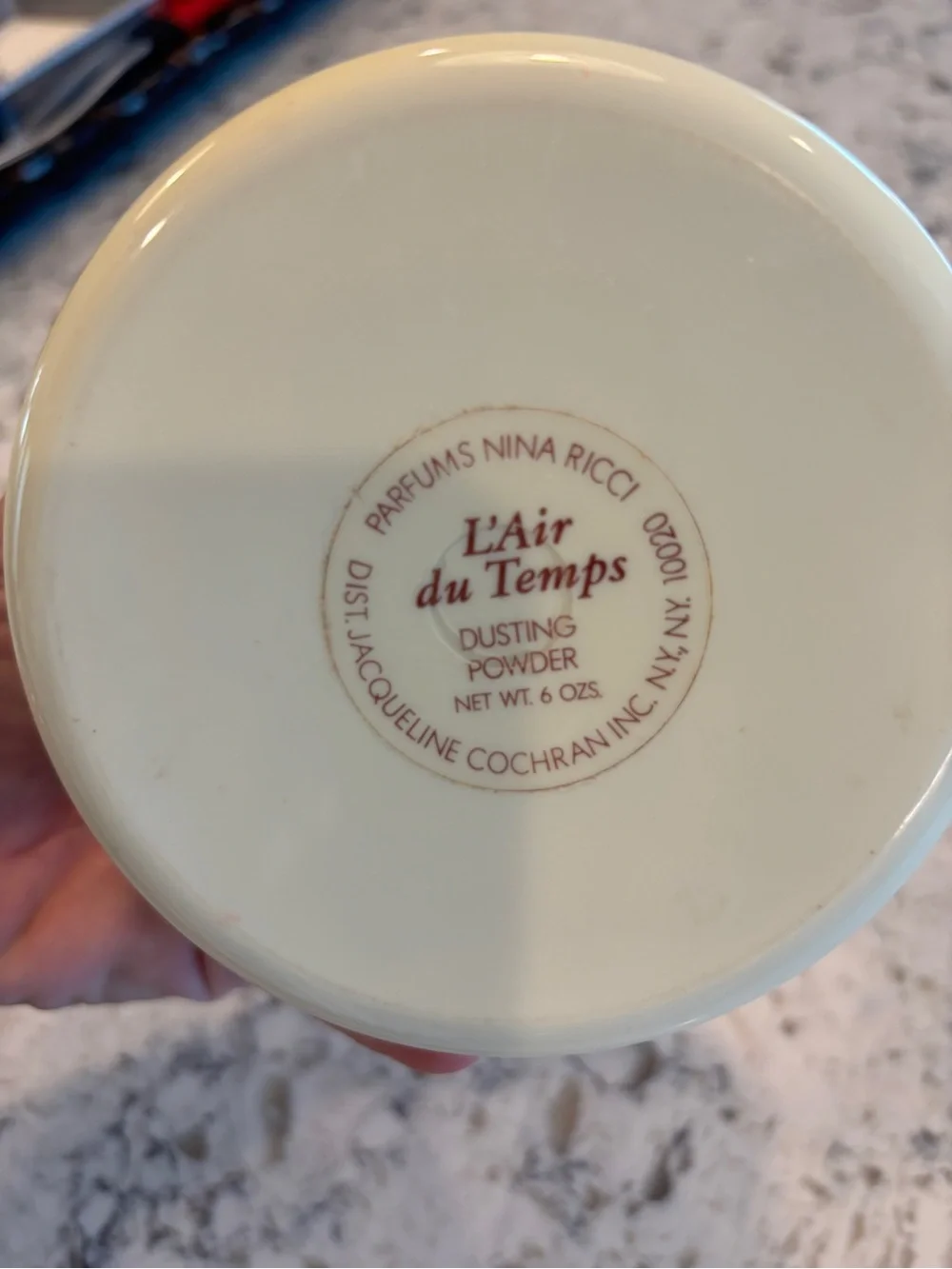 Nina Ricci L'Air du Temps  6 oz Dusting Powder(new)